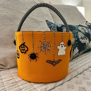 Felt Halloween Trick or Treating Bucket New 2023